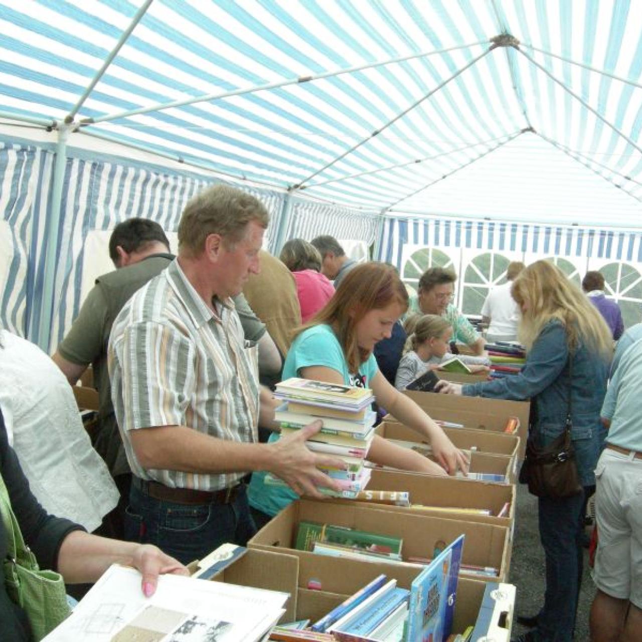 Bücherflohmarkt einst